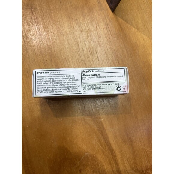 Clinique Even Better Makeup Broad Spectrum SPF 15 Discontinued Formula -WN12 - Picture 7 of 8